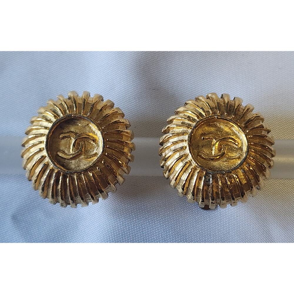 US BASED Authentic Vintage CHANEL Clip On Gold Double CC Earrings W gift bag